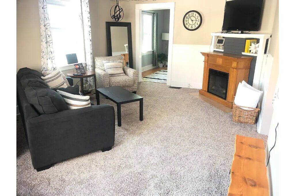 Ivywild Bungalow ↠Close to Trails/Downtown/Shops↞ in Broadmoor, Colorado Springs