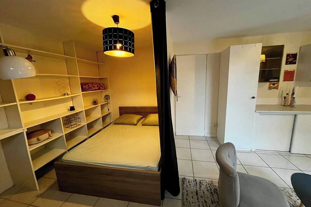 Spacious family home, private pool in Bompas, Côte d'Améthyste