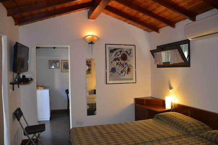 Bungalow indépendant dans une élégante villa à Mondello (Palerme, Italie) in Mondello, Palerme