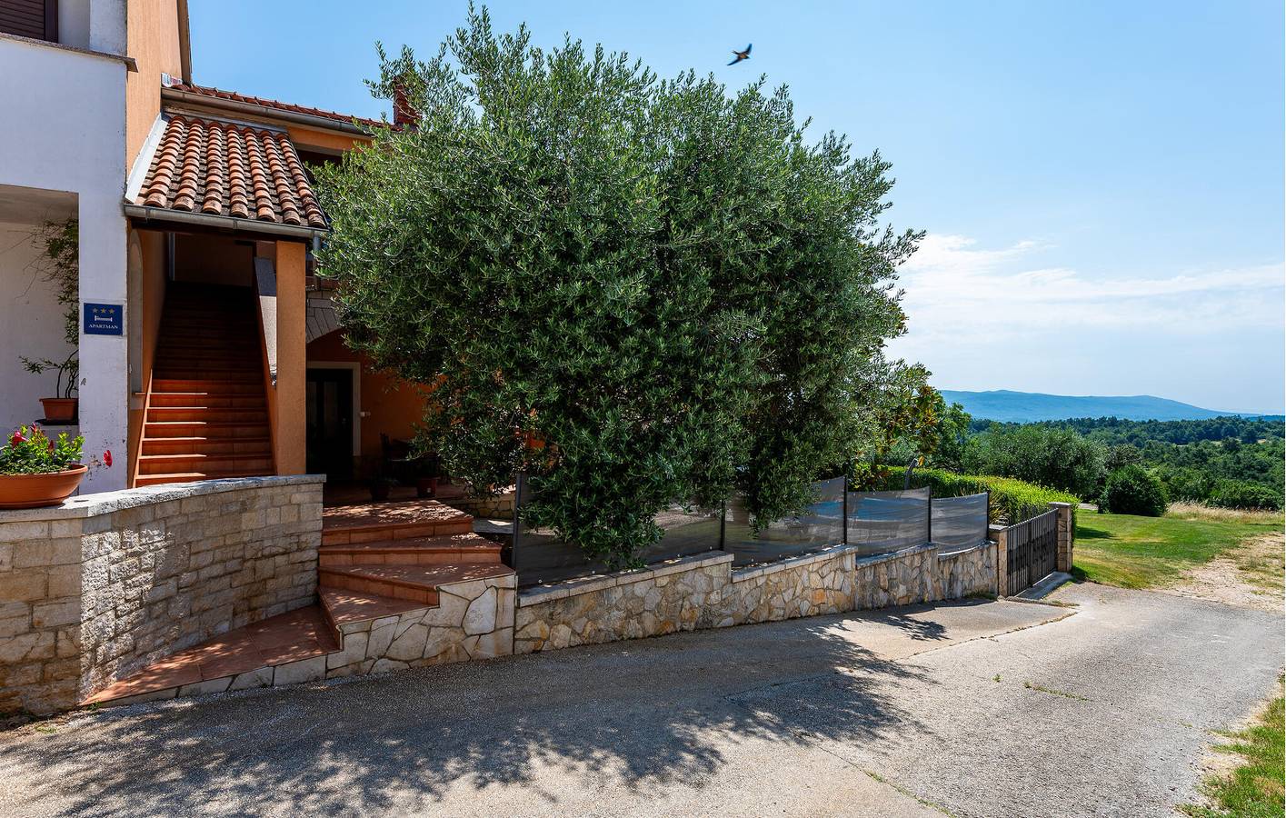 Gemütliche 134 m² große Wohnung mit Pool, WLAN und Parkplatz – 200 m vom Zentrum von Koromani entfernt in Barban, Südküste Istrien