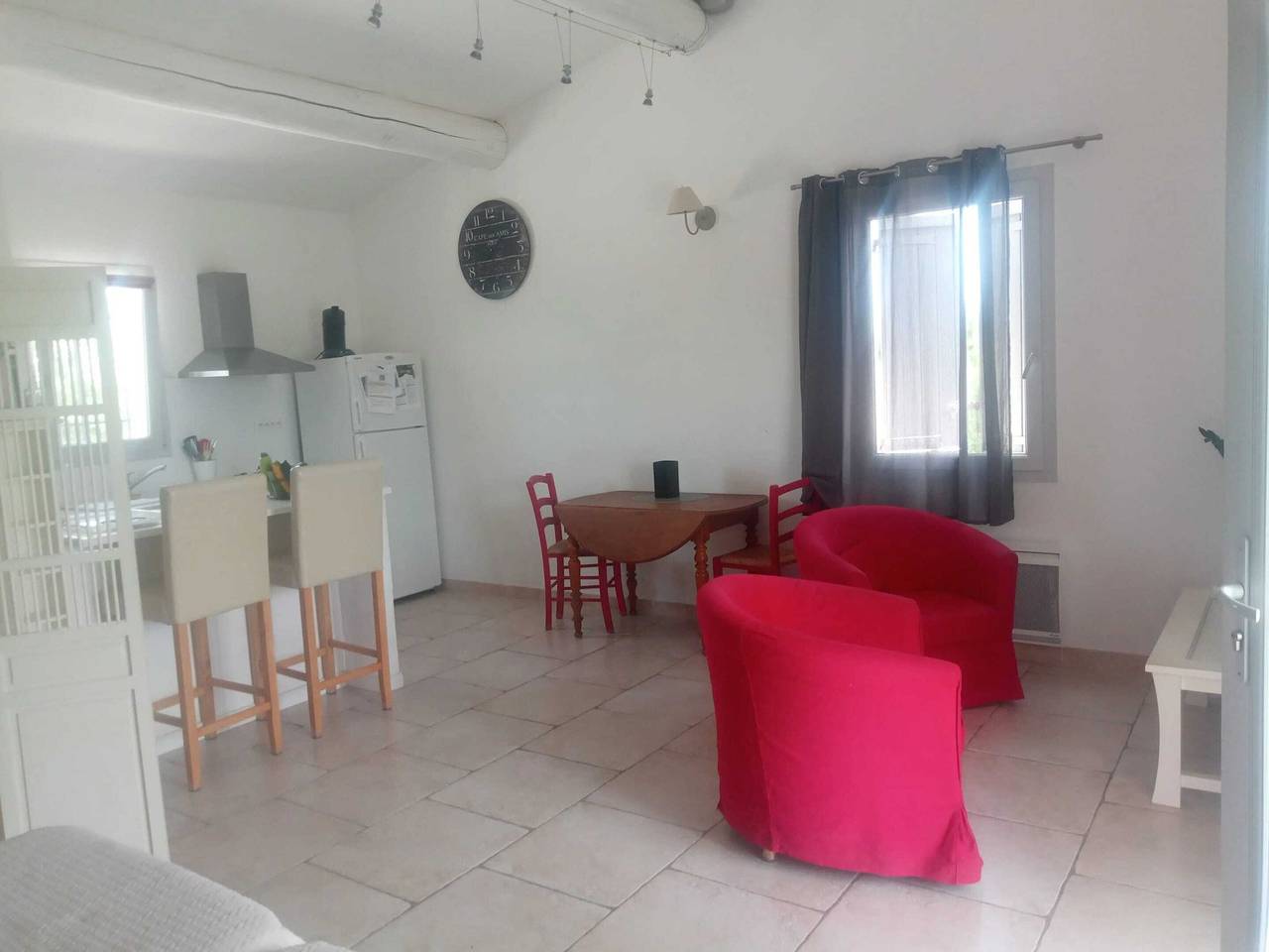 Gehele studio, Gezellig studio met zwembad in Cabrières-d'Avignon 40 m² in Cabrières-d'Avignon, Parc naturel régional du Luberon