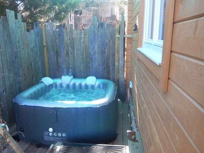 Chalet pour 2 personnes, avec Balcon et Jacuzzi ainsi que Terrasse et Jardin