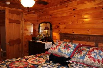 Log Cabin for 5 Guests in Fontana Lake, Swain County, Picture 4