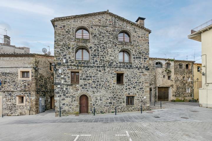 Ganze Wohnung, Ferienwohnung 'Comanegra' mit Bergblick, Wi-Fi und Klimaanlage in Castellfollit de la Roca, Garrotxa