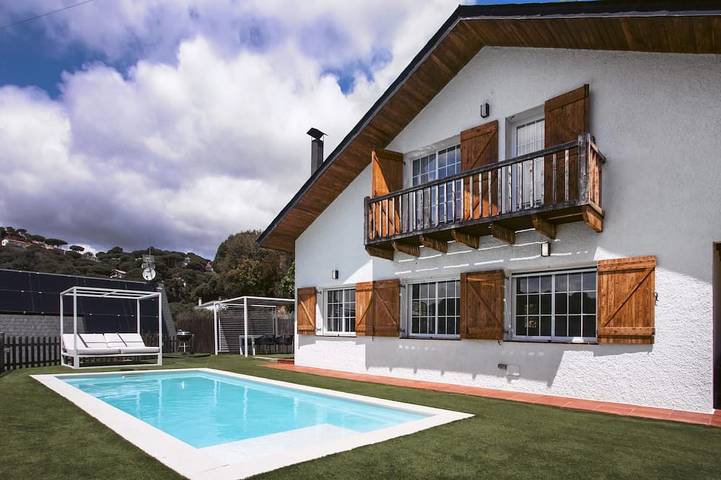 Chalet para 10 personas, con balcón además de piscina y jardín - 1