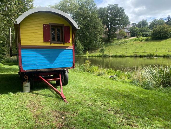 Location de vacances pour 2 personnes, avec vue sur le lac ainsi que jardin et vue, animaux acceptés à La Flocellière - 4