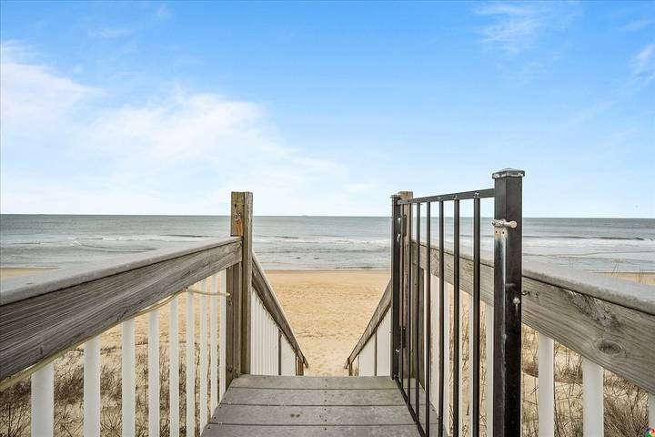 Vacation house for 21 people, with hot tub and yard in Virginia