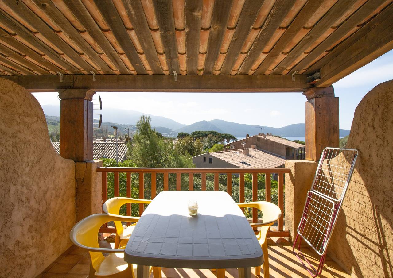 Appartement entier, Appartement 'Le Tre' avec vue mer, Wi-Fi et climatisation in Appietto, Golfe de Sagone
