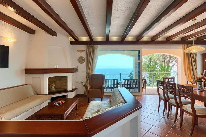 Beach front home in Moscenicka Draga with WiFi in Mošćenička Draga, Opatija Riviera