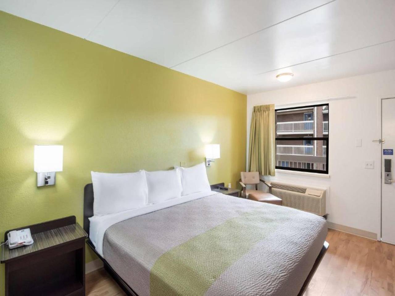 Apartamento entero, 1 Cama King Size | No Fumadores, Cocina in Colorado Springs, El Paso County (CO)