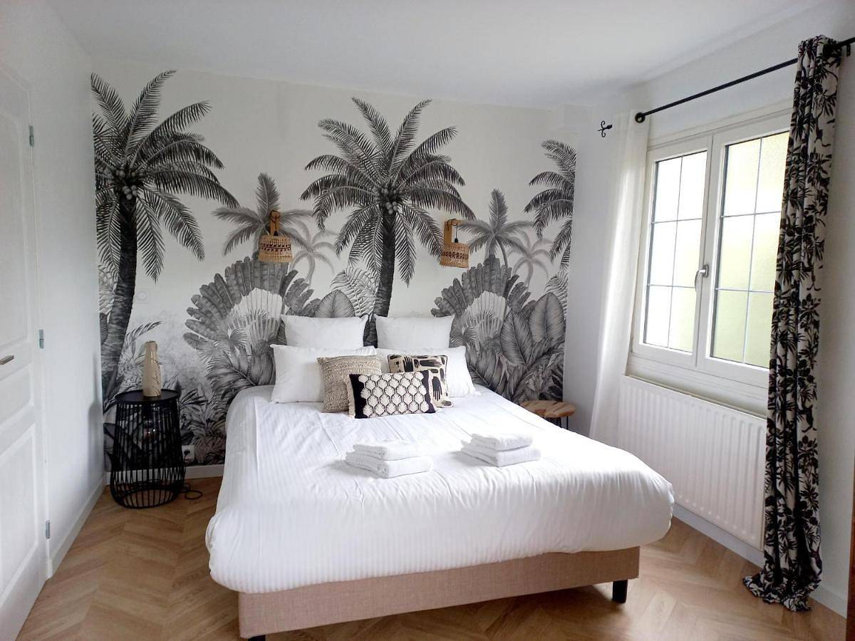 Queen Room with Garden View in Mauges-sur-Loire, Région de Cholet