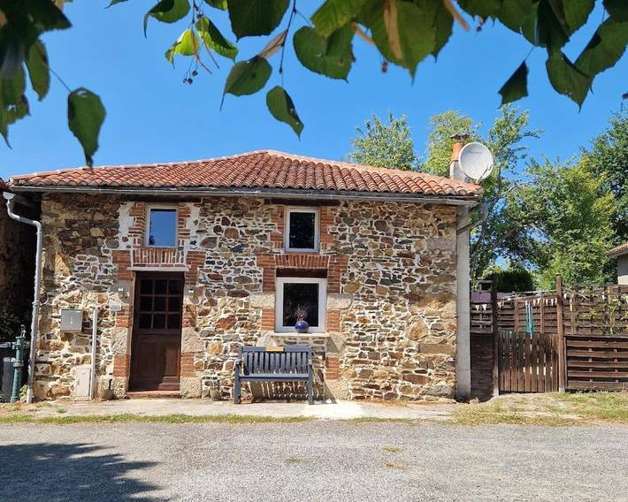 Location de vacances pour 4 personnes, avec Terrasse à Mézières-sur-Issoire