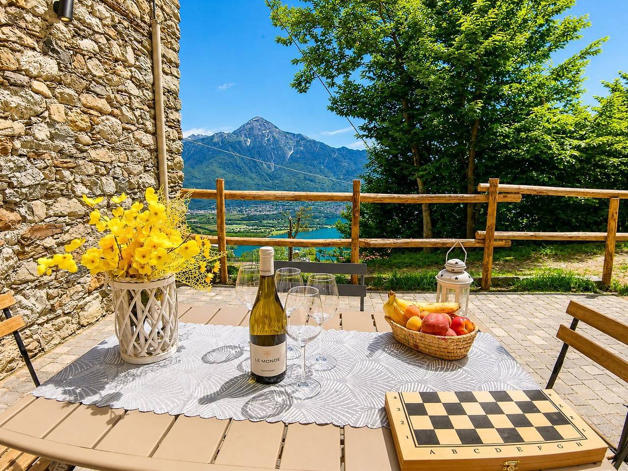 Rustico holiday home ‘della Quiete’ with a garden and lake views on Lake Como in Burano (Montemezzo), Montemezzo