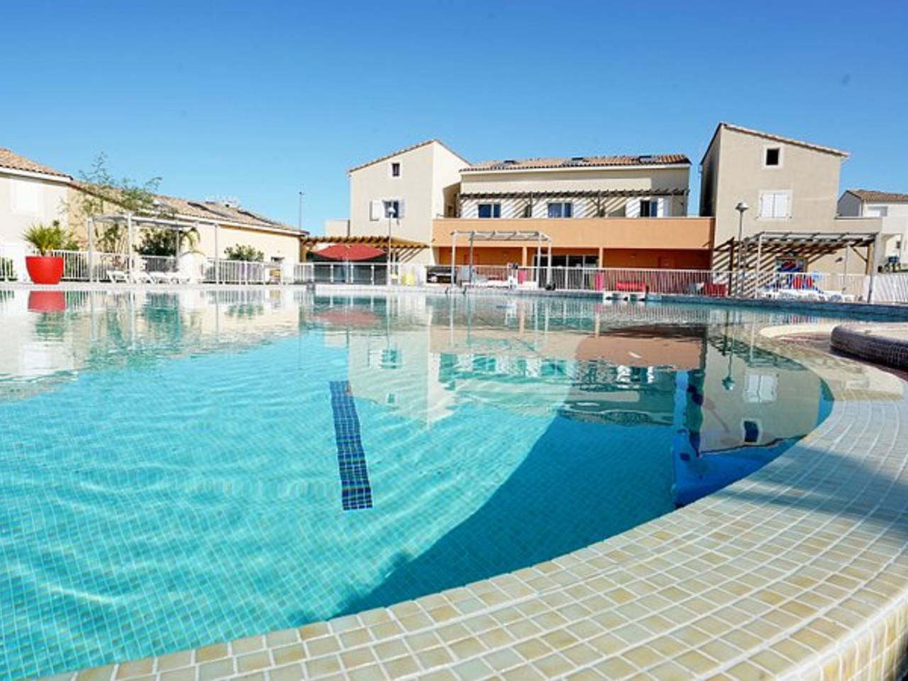 Appartement entier, Pavillon T3 avec Piscine, Spa et Salle de Sport près de la Plage - 6 Couchages in Latour-Bas-Elne, Côte d'Améthyste