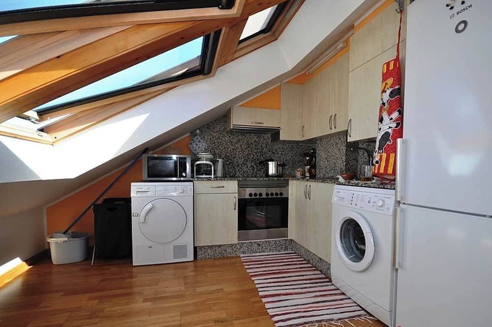 Entire apartment, Cozy penthouse by the sea and mountains in O Pindo, Carnota