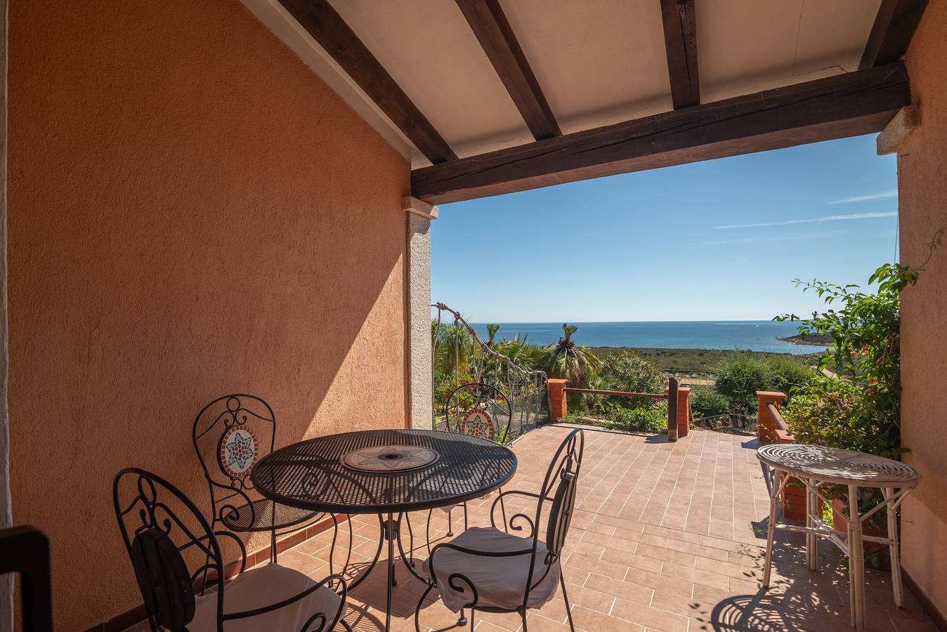 Casa vacanze "Villa Anna" con vista mare e terrazza privata in La Padula Sicca, San Teodoro