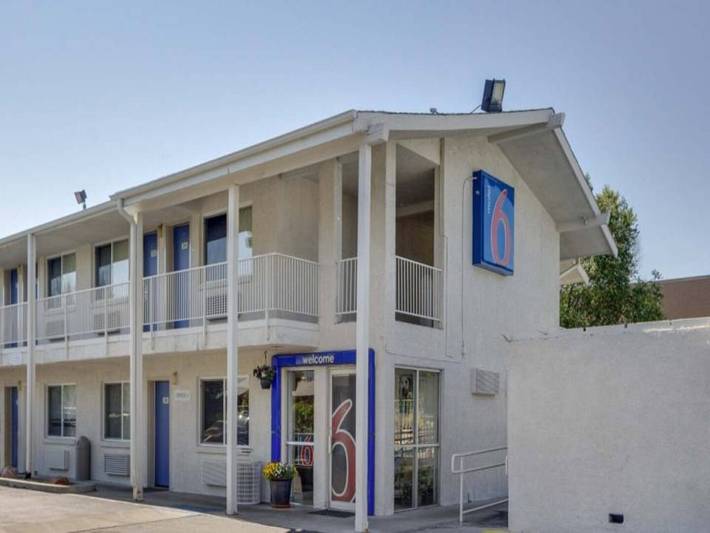 Appartement entier, 1 Lit Complet | Baignoire D'accès À La Mobilité | in Lakewood (CO), Comté de Jefferson