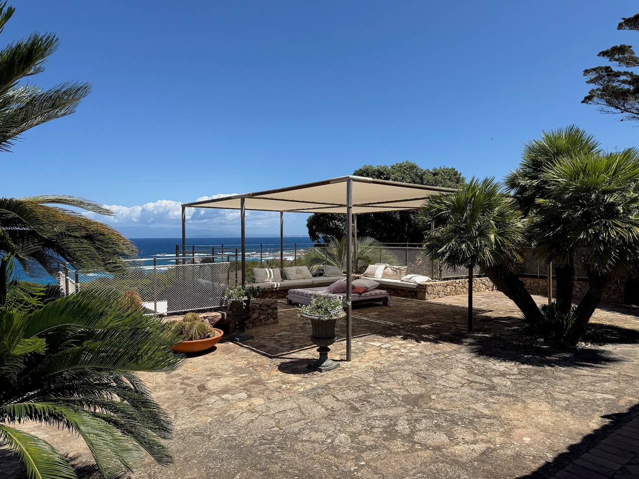 Villa 'Le Palme' con Vista Mare, Wi-Fi e Aria Condizionata in Portobello, Aglientu