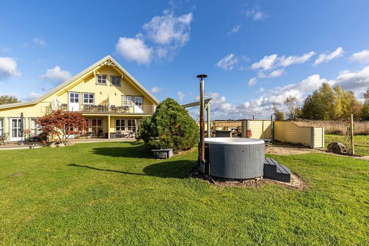 Ferienwohnung für 4 Personen, mit Balkon und Whirlpool sowie Garten und Sauna in Wittenbeck