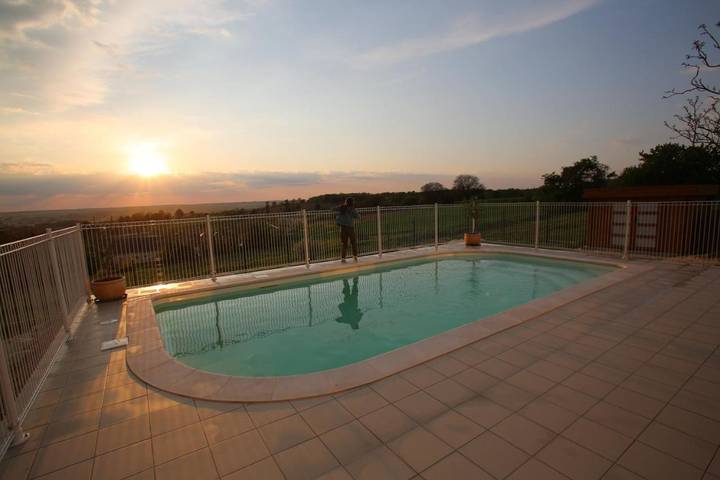 Location de vacances pour 4 personnes, avec jardin ainsi que piscine et vue à Châtellerault - 4