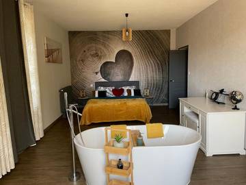 Gîte pour 6 personnes, avec jardin ainsi que sauna et jacuzzi à Dompierre-les-Ormes