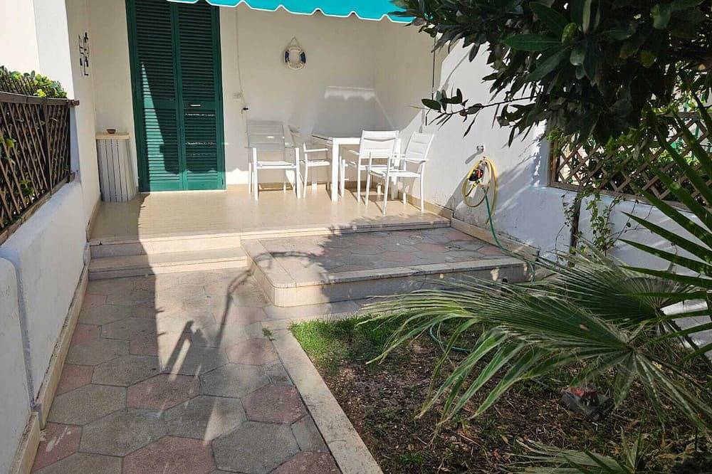 The villa is located 250 meters from the sandy beaches with crystal clear sea. in Baia Verde, Golfe de Tarente