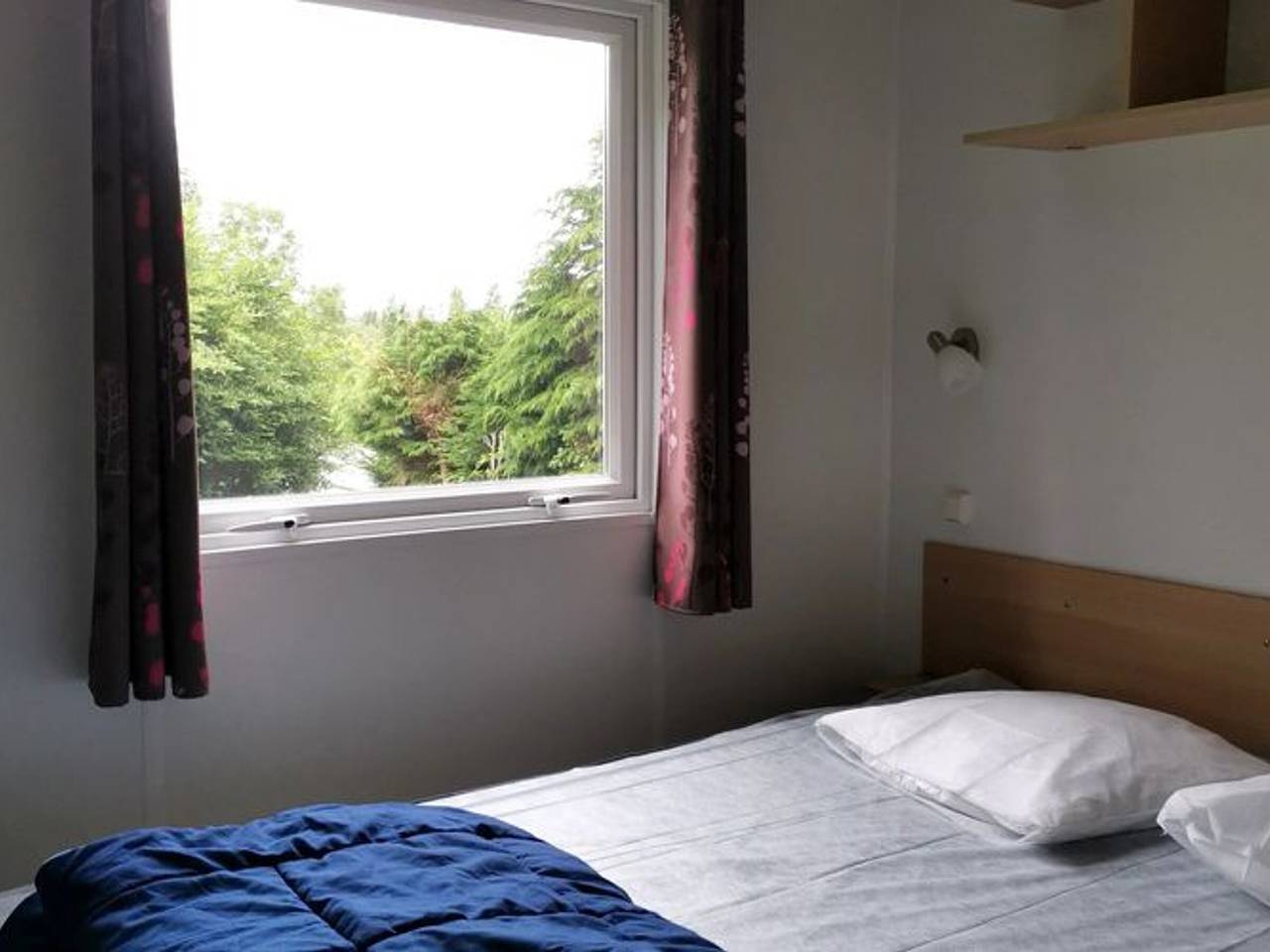 Mobil-home confortable avec piscine, WiFi près de Guégon et du Canal in Guégon, Région de Pontivy