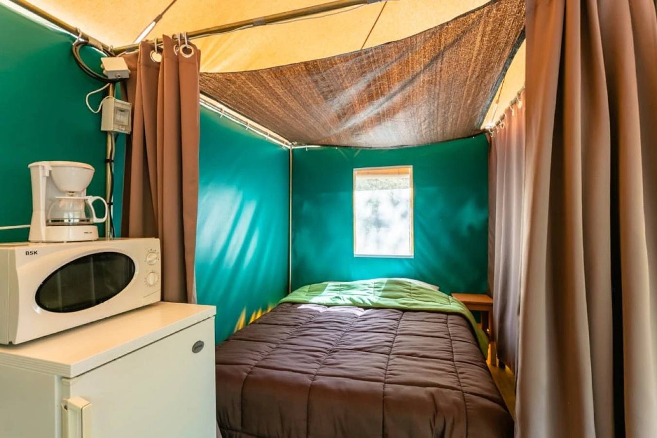 Camping 3 étoiles - Piscine in Chauffour-sur-Vell, Région de Brive-la-Gaillarde