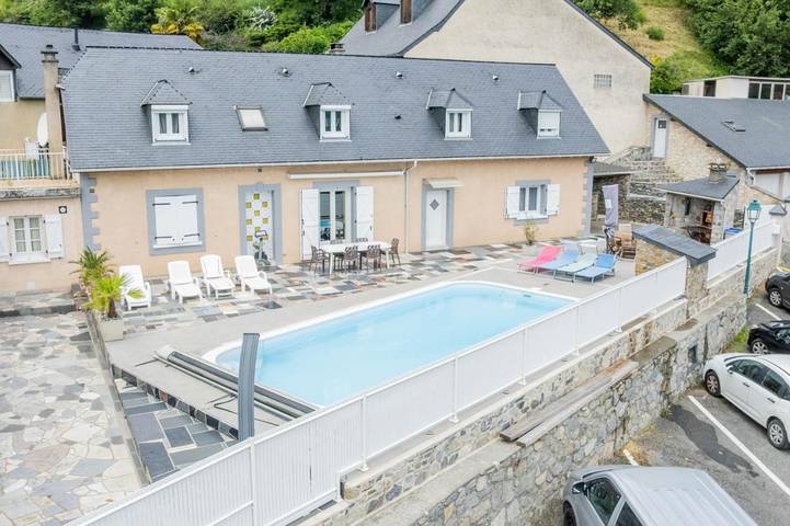 Location de vacances pour 8 personnes, avec piscine ainsi que vue et balcon à Agos-Vidalos - 3