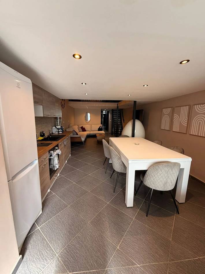 Entire apartment, Apartment Valenciennes 80 m² with spa in Valenciennes, Valenciennes region