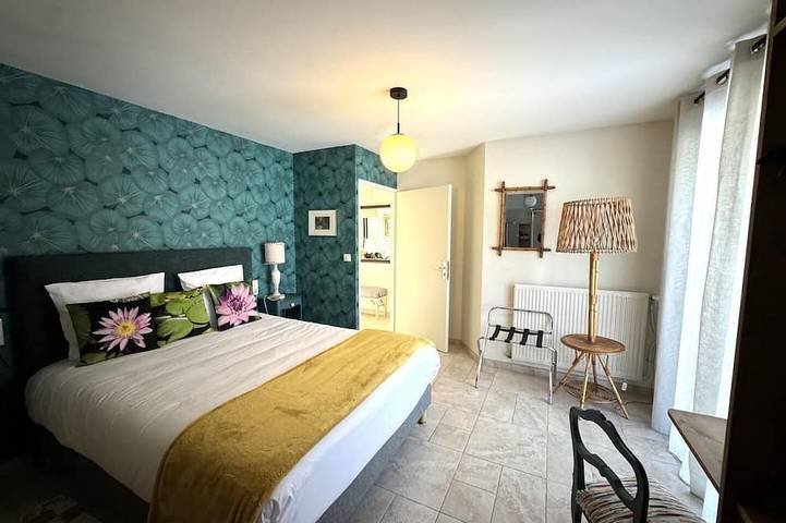 Location de vacances pour 15 personnes, avec jardin à Villechenève - 3