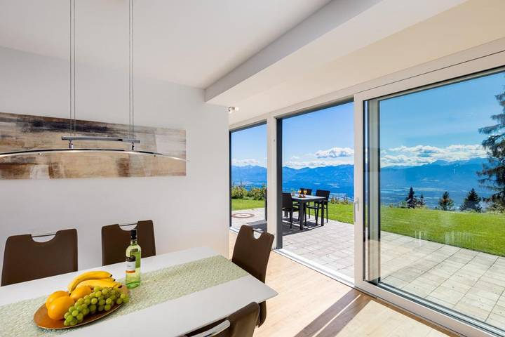 Ferienwohnung für 5 Personen, mit Balkon und Terrasse sowie Garten und Seeblick in Treffen am Ossiacher See