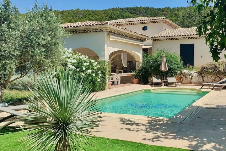 Gîte pour 8 personnes, avec Piscine à Draguignan