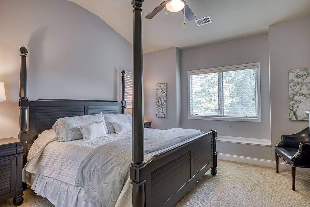 Luxus-Reihenhaus am See! 15 Minuten nach Clemson! Billardtisch, Tischtennis. in Lake Keowee