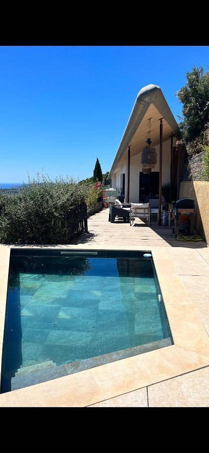 Ferienhaus für 10 Personen, mit Balkon und Terrasse sowie Garten und Pool