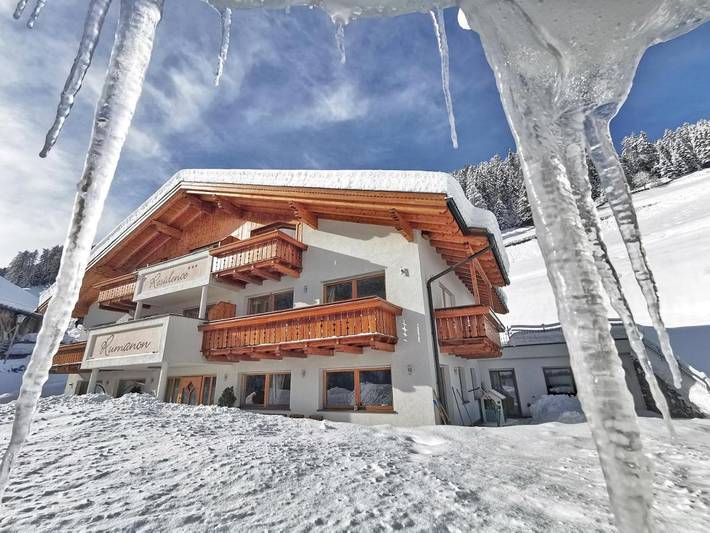 Ferienhaus für 2 Personen, mit Ausblick und Pool sowie Garten