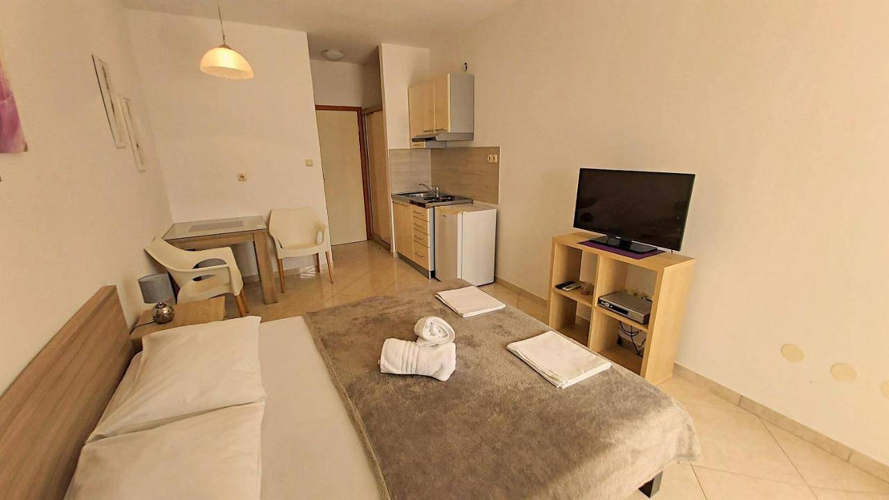 Apartments Nemira in Omiš (Dalmatia), Omiš