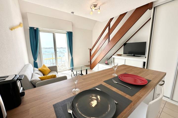Apartamento entero, Apartamento de vacaciones para 2 personas con balcón in Port-Louis, Côte des Mégalithes