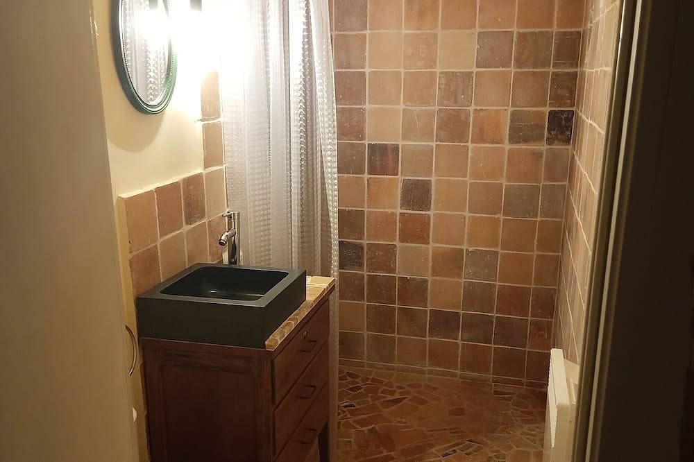 Appartement entier, Appartement au sein d un corps de ferme à 600 mètres de l océan in Plovan, Région de Quimper