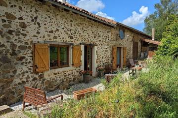 Gîte pour 6 personnes, avec jardin à Massignac