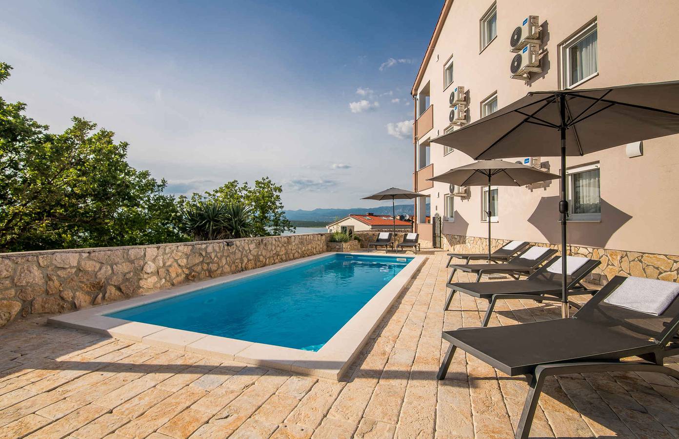 Ganze Ferienwohnung, Ferienwohnung Apartment mit beheiztem Pool  in Klimno, Krk