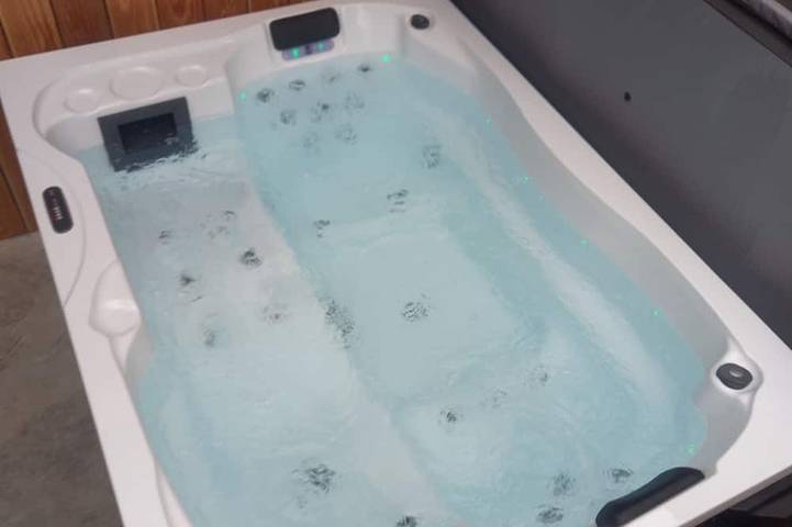 Ganze Wohnung, Apt for 2 or 4 people with jacuzzi and garden in the heart of Laruns village in Laruns, Béarn