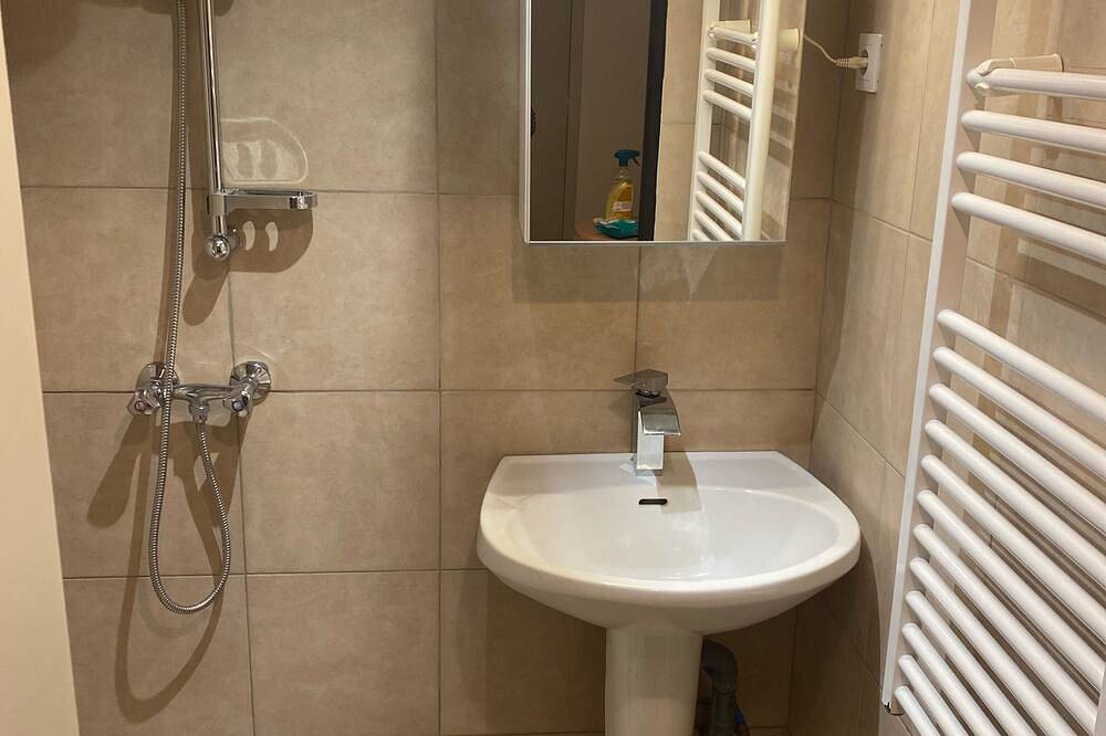 Apartamento entero, Lovely furnished Studio 15 minutes from Etampes and close to all amenities! in Angerville, Essonne