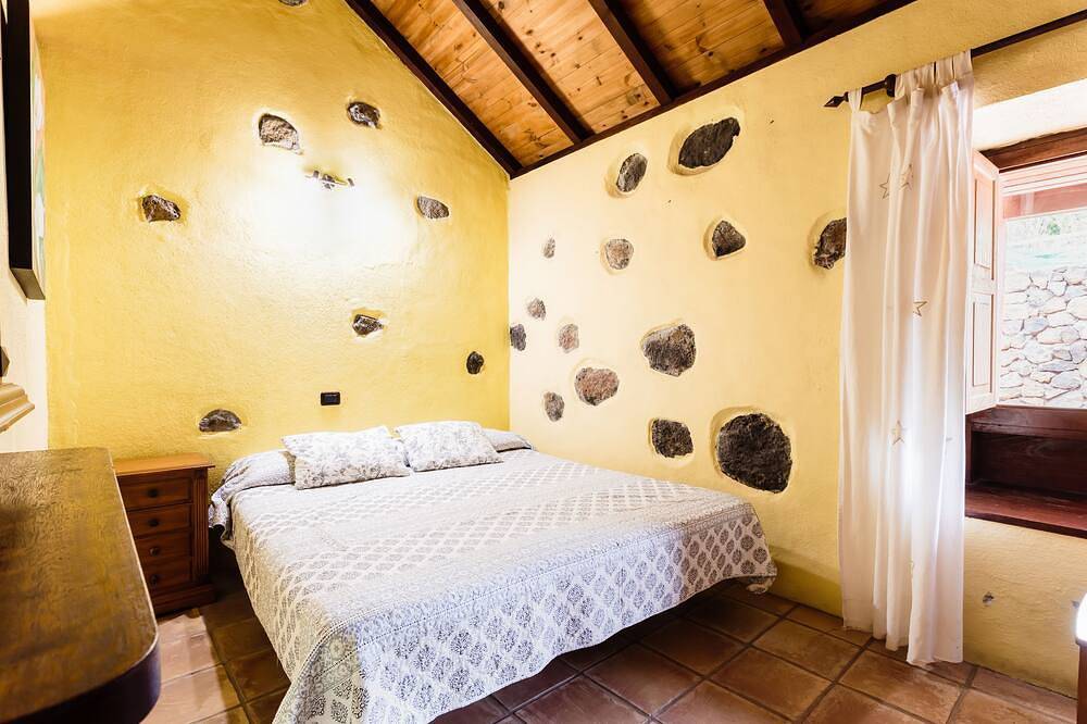 Casa Rural Los Draguitos, piscina privada y vista al mar in Malpaises, Villa de Mazo