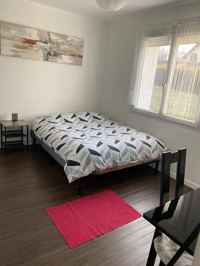 Appartement de vacances entier, Superbe Chambre Parentaledouche Privée et Wc Privés, Wifi, Cuisine Intégrée in Vandœuvre-lès-Nancy, Région de Nancy