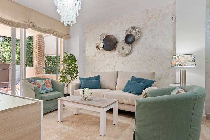 Ganze Wohnung, Apartment 'Casa Alicate' mit Gemeinschaftspool, Wlan und Klimaanlage in Las Chapas, Marbella