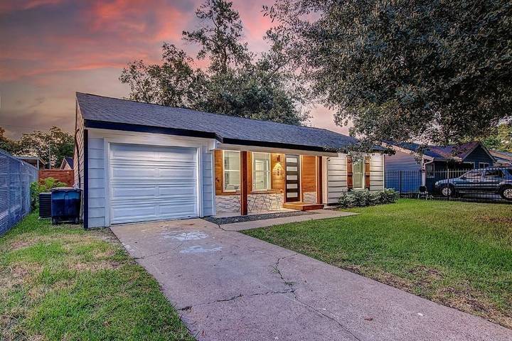 Vacation rental for 8 people, with yard and terrace in North Houston