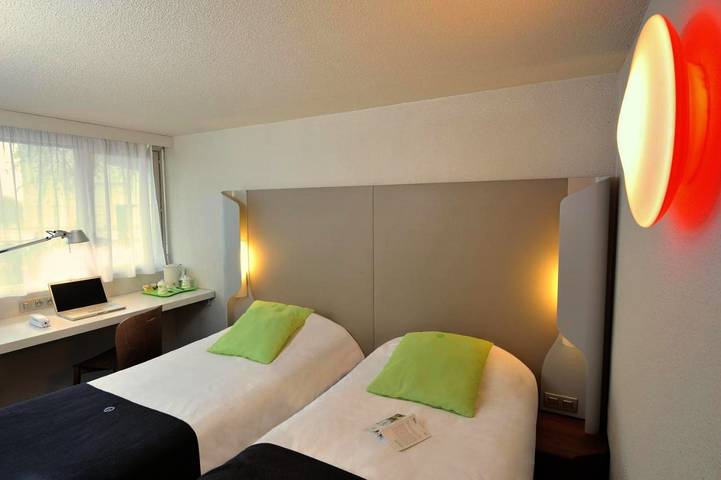 Hôtel pour 2 personnes, avec jardin dans Aéroport Lyon Saint-Exupéry - 4