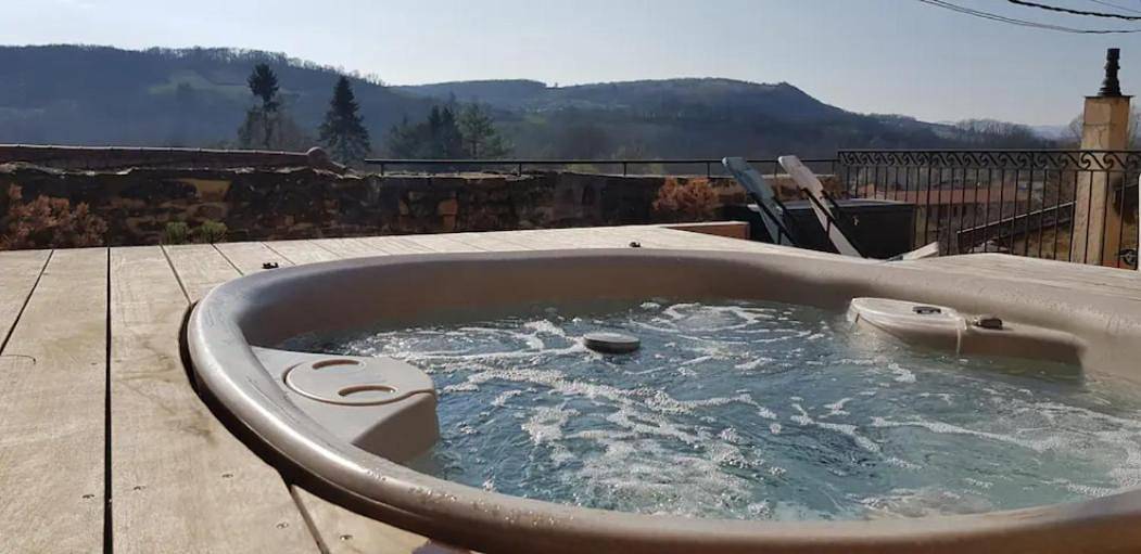 Les Terrasses Dorées - Chambres d'hôtes de charme & Jacuzzi in Châtillon (Rhône), Beaujolais