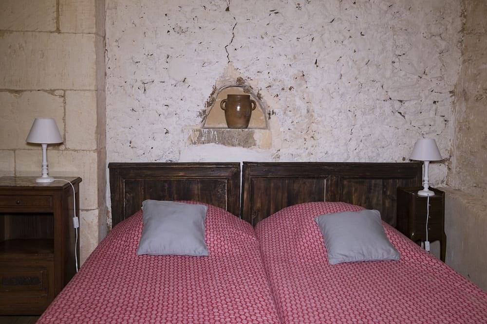 Gîte Grottes du Périgord, 12 km from Sarlat, 3 bedrooms, 2 bathrooms in Cénac-et-Saint-Julien, Périgord Noir